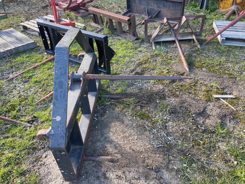 Attachments  Euro Bale Spear - 3 Prong Photo